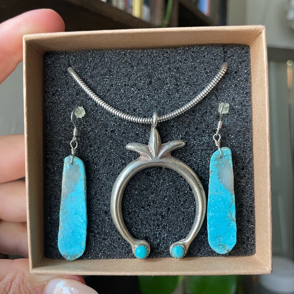 Silver and Turquoise Jewelry Set - Picture 2 of 3